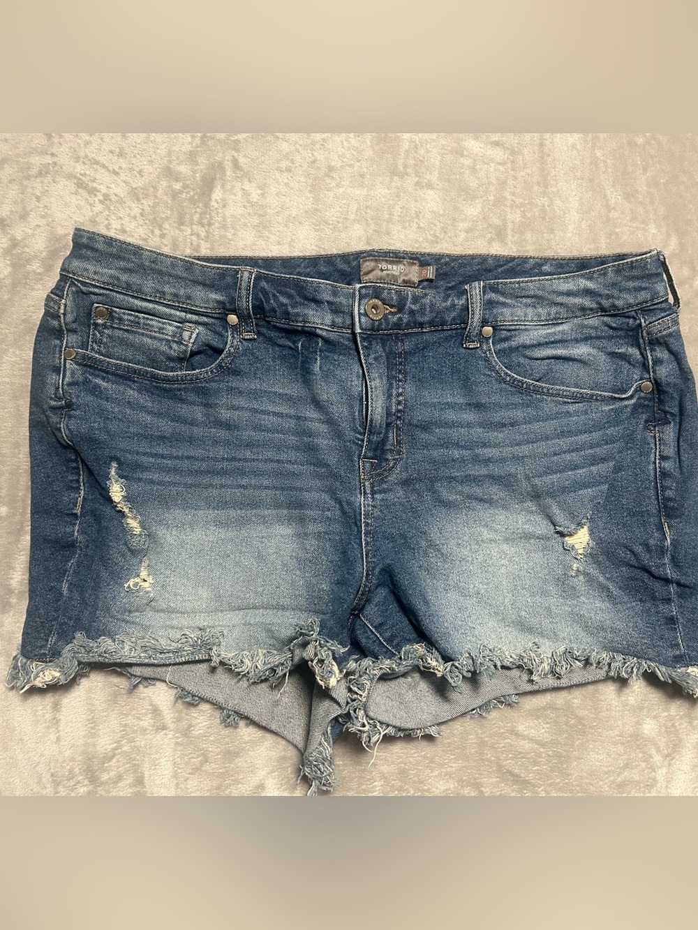 Torrid Cutoff Denim Shorts Women’s 20 Distressed Medium Wash